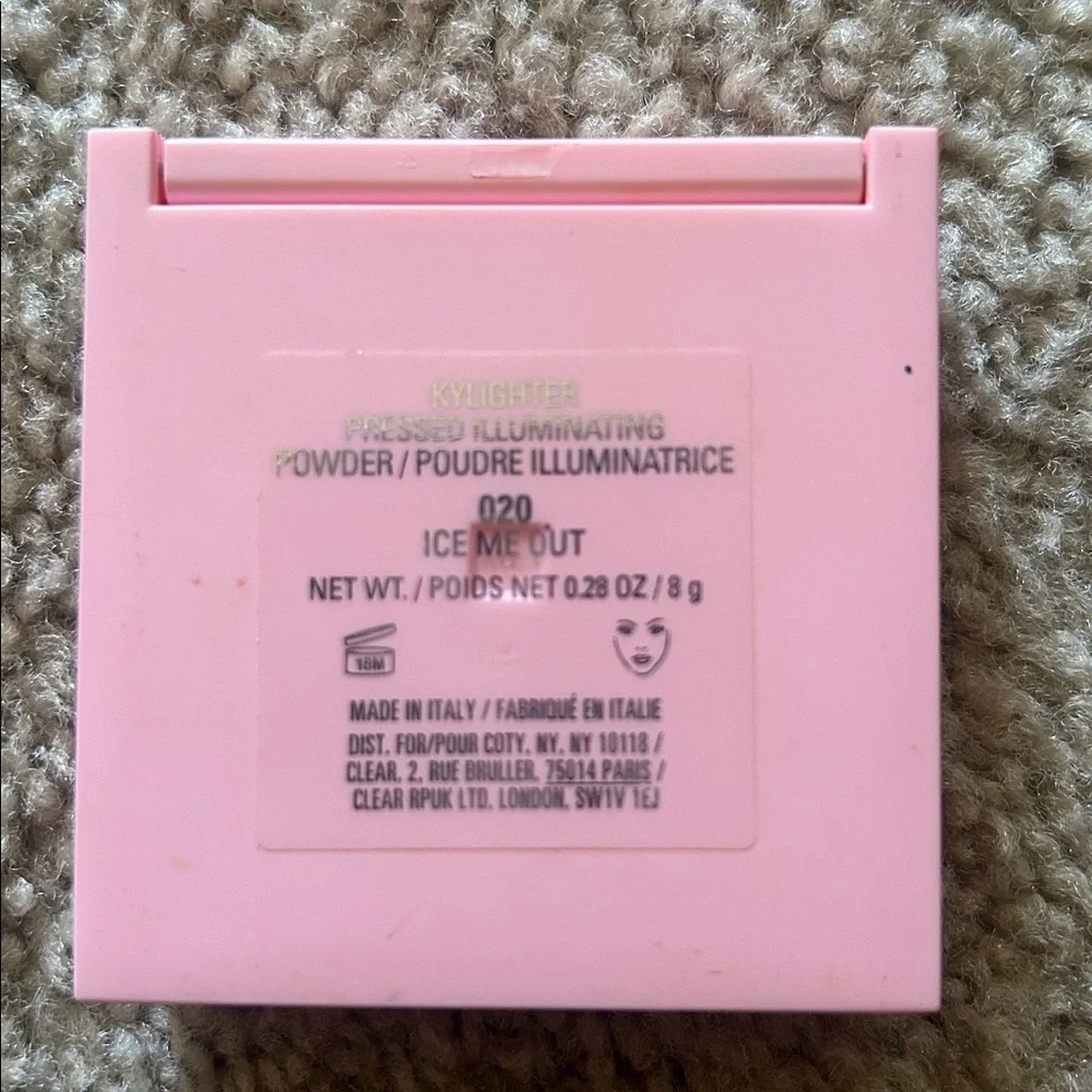 Kylie Kylighter pressed illuminating powder in shade Ice Me Out - Picture 2 of 3